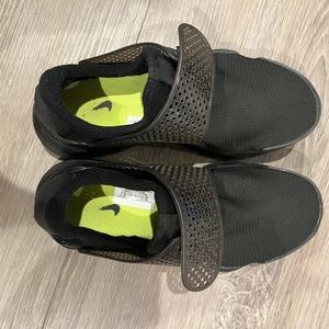 Nike water shoe like new size 6